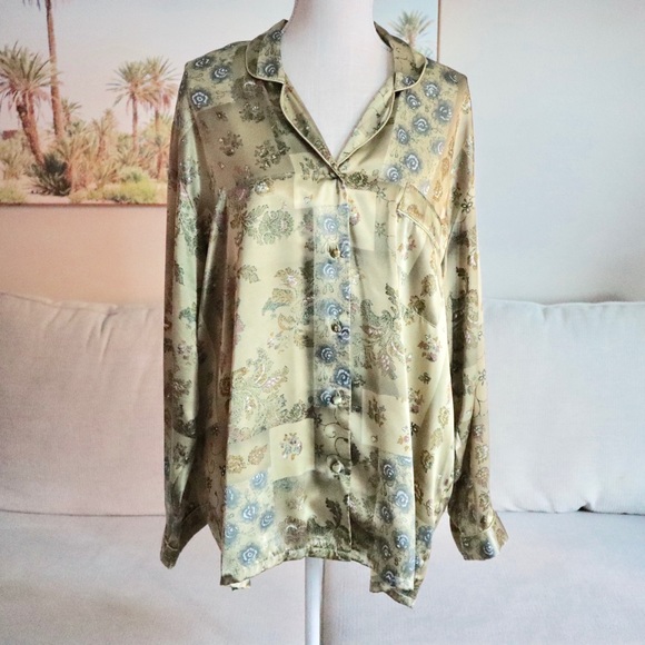 Vintage pajama silky like top - Picture 2 of 8